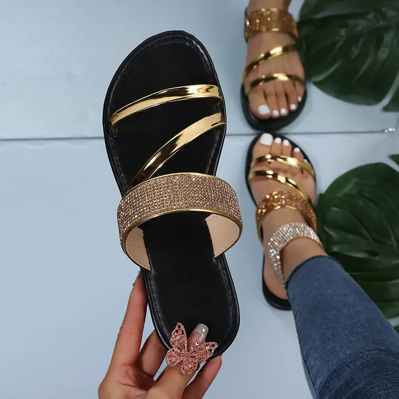 Diseño barato correa de diamantes de imitación zapatilla de deslizamiento mujeres Sandalias planas tamaño grande verano casual calzado al aire libre sandalias de verano mujeres