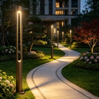 Lampadaire de jardin extérieur moderne en aluminium LED électrique IP65, personnalisé en usine, en forme de pilier de porte