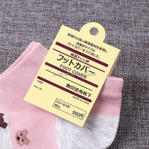 カスタマイズされた黒のハーフフォールドタグバックカードは、靴下やその他の小さな衣類の包装ショッピングモールのディスプレイに使用できます - Product Image 6