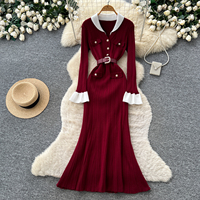 Robe midi en tricot côtelé à col contrastant et ceinture, style vintage français pour femme, manches longues, coupe ajustée élégante pour l'automne