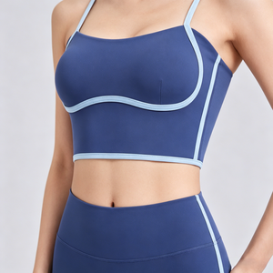 Ensemble <span class=keywords><strong>de</strong></span> yoga pour femmes avec débardeur à fines bretelles et pantalon évasé, idéal pour le Pilates, la barre, les activités intérieures, le sport quotidien et les sorties en ville - Product Image 3