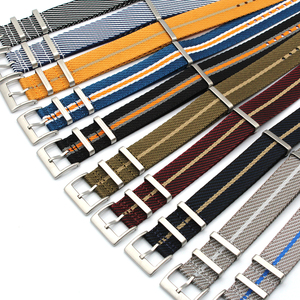 Bracelets de montre de sport universels en toile de nylon pour couples avec logo personnalisé pour bracelets de montre en nylon en tissu 18mm 19mm 20mm 21mm 22mm - Product Image 1