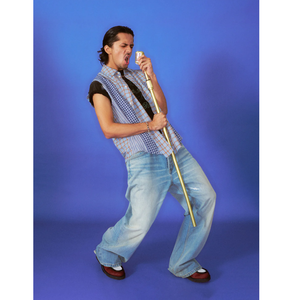 جينز رجالي فضفاض بأرجل واسعة بتصميم عتيق وصديق للبيئة بلون أزرق فاتح مخصص للملابس الشبابية - Product Image 5