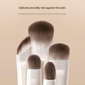 Ensemble de pinceaux de maquillage pour les yeux miniatures et portables, fibres synthétiques douces, pinceaux pour estomper les fards à paupières et pour les détails, avec sac de rangement à fermeture à pression - Product Image 4