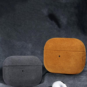 Étui rigide pour écouteurs en cuir alcantara fait main de luxe pour Airpods 4 - Product Image 4