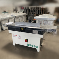Machine de rabotage de dégauchisseuse à bois avec tête de coupe en spirale et composants du noyau du moteur.