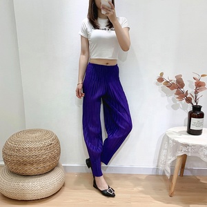 2023 primavera ed estate nuovi <span class=keywords><strong>pantaloni</strong></span> da <span class=keywords><strong>donna</strong></span> larghi di grandi dimensioni plissettati Casual <span class=keywords><strong>pantaloni</strong></span> Slim <span class=keywords><strong>classici</strong></span> versatili - Product Image 3