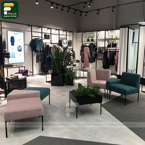 Étagère de présentation de vêtements en métal avec étagère en verre, présentoir pour boutique - Product Image 6