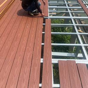 Plancher composite WPC co-extrudé <span class=keywords><strong>pour</strong></span> <span class=keywords><strong>terrasse</strong></span> extérieure, revêtement de <span class=keywords><strong>sol</strong></span> technique WPC, <span class=keywords><strong>terrasse</strong></span> composite extérieure étanche avec capuchon - Product Image 1