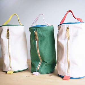 Sac à main à cylindre en toile de coton personnalisé sac de maquillage portable à poignée colorée sac cosmétique ouvert pour femme fermeture éclair en métal contraste - Product Image 2