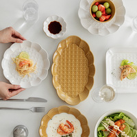 Service de table de luxe en porcelaine en forme de fleur avec assiettes et tasses à motif floral, emballage en vrac de qualité alimentaire pour commandes personnalisées de mariage
