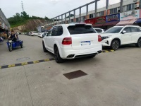 Kit carrosserie style MSY modifié pour Porsche Cayenne 957, comprenant pare-chocs avant et arrière, capot et kit carrosserie large avec extensions d'ailes et passages de roues.