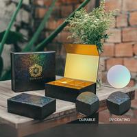 Boîte cadeau pliante élégante en forme de livre avec estampage dorée personnalisable, design à rabat, doublure en éponge imperméable