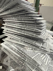 Gants jetables professionnels en polyéthylène de la marque Carte Dozio, fabriqués en Italie, résistants aux acides, aux alcalis et à l'huile, personnalisables pour la sécurité en salon - Product Image 3