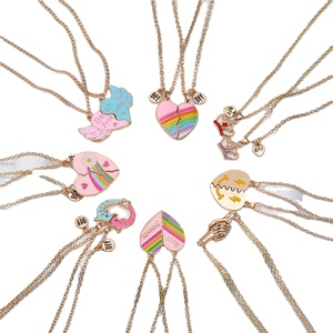 Set Regalo Collana con Ciondolo a Cuore Magnetico Trendy per Migliori Amiche, Placcato Oro con Gocce Colorate - Product Image 1