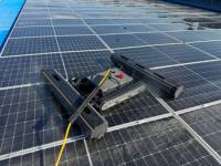 Batteriebetriebener Doppelbürsten-Solarpanel-Reinigungsroboter Ferngesteuerter Wasserreiniger für Monokristalline PV-Solarmodule