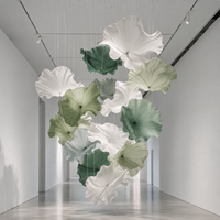 Décoration suspendue en organza en forme de feuille de lotus pour centre commercial, atrium, installation artistique, décoration d'événements