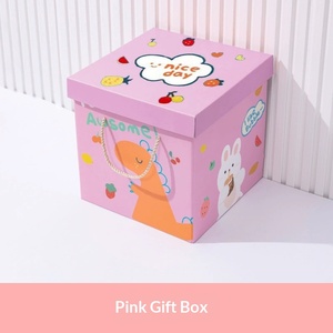 Linda Caja de Regalo Roja Cuadrada para Bebés, Cumpleaños y Fiestas Infantiles - Product Image 1