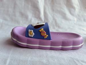 รองเท้าแตะลายการ์ตูนสีม่วงอ่อน พื้นรองเท้า EVA หนา 17 มม. แบบเปิดนิ้วเท้า ใส่ได้ทุกฤดู สำหรับใส่ในบ้าน - Product Image 2