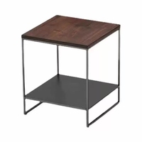 Table basse moderne en bois massif avec structure métallique et étagère ouverte en bois, meubles pour salon et appartement