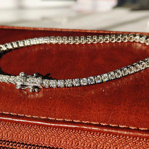 Pulsera de Diamantes Cultivados en Laboratorio de Lujo, Chapada en Oro Blanco de 14K, Corte Brillante Redondo, Joyería Fina Elegante para Mujer, RIZTA JEWELS - Product Image 1