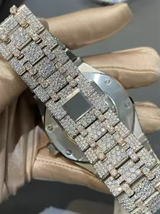 Montre pour homme contemporaine avec accents de diamants en moissanite, mouvement à quartz, cadran en verre, boîtier en alliage, bracelet fin en acier inoxydable - Product Image 3