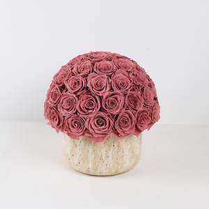 Vase en travertin Stone Terre pour bouquet de fleurs séchées naturelles, roses éternelles, immortelles, préservées pour toujours - Product Image 5