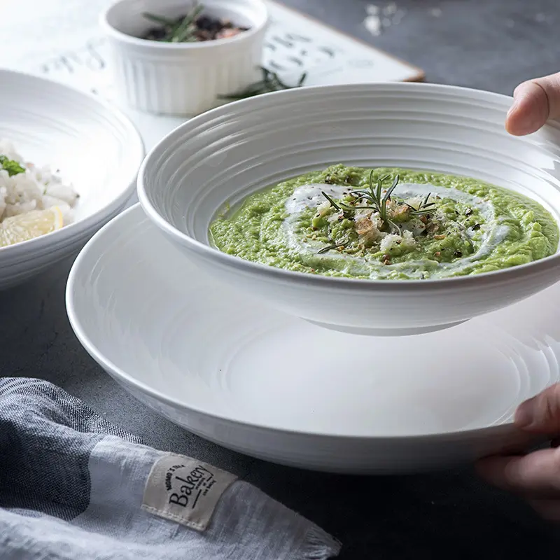 Hot Sale Factory Großhandel nordischen Stil Salat tiefe Scheibe Haushalt einfarbige Keramik platte einfache gestreifte Schüssel