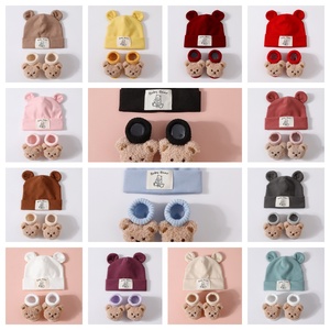 Vente en Gros Ensemble Chapeau et Chaussettes Bébé en Coton de <span class=keywords><strong>Haute</strong></span> Qualité, Chaussettes Bébé Nouveau-né Dessin Animé 3D, Ensemble de Chaussettes Bébé Couleur Unie - Product Image 2
