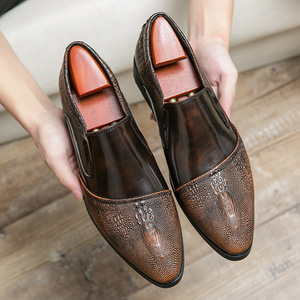 Chaussures en cuir rétro pour hommes 2026, grande taille, à bout pointu |   Chaussures habillées d'été style britannique en cuir bruni pour costumes - Product Image 1