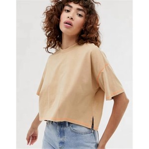 Camiseta recortada <span class=keywords><strong>de</strong></span> gran tamaño <span class=keywords><strong>de</strong></span> algodón 100%, <span class=keywords><strong>dobladillo</strong></span> escalonado en Beige con costuras en contraste, camisetas para mujer - Product Image 1
