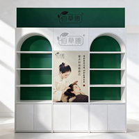 Meuble de présentation cosmétique blanc et vert de style botanique avec dessus arqué et panneau publicitaire central