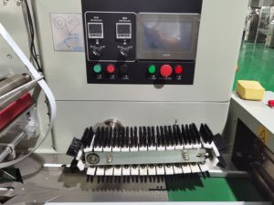 Low Cost Automatic Small <strong>Flow</strong> <strong>Pack</strong> Horizontal Rotary Food Pillow Packing <strong>Machine</strong> Price - Product Image 3