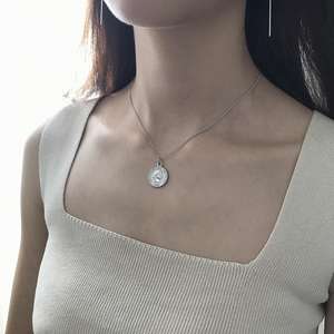 Collier Vintage en or plaqué argent 14K avec pendentif, bijou de monnaie de la reine d'écolière - Product Image 3