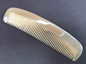 Peigne à cheveux en corne de buffle fait à la main, à dents larges et lisses, en corne naturelle polie, réduit les dommages aux cheveux et améliore la brillance des cheveux - Product Image 4