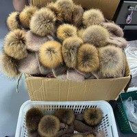 Pompon en fourrure de raton laveur et de renard véritable, personnalisé en usine, avec bouton, boule de fourrure colorée et volumineuse pour bonnets, accessoires en fourrure DIY