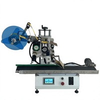 Machine d'étiquetage de table plate automatique avec convoyeur, écran tactile PLC, applicateur d'étiquettes pour emballage de cartons et sachets