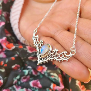 Collana con Ciondolo a Forma di Corno Cavo per Donne, Gioielli Eleganti e alla Moda - Product Image 2