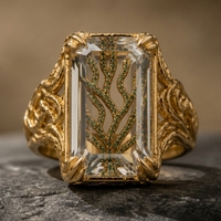 Bague Statement Personnalisée Plaqué Or avec Branches de Corail, Cristal CZ Vert et Cristal Taille Émeraude, Ornement Filigrané, Bijoux OEM pour Marques