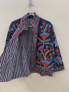 Chaqueta de Invierno Boho con Bordado Suzani y Estampado Animal, Estilo Étnico Vintage Unisex, Prenda Exterior Chic de Algodón Hecha a Mano, Regalo para Ella, India - Product Image 4