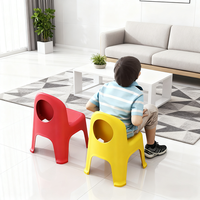 Chaise d'enfant moderne en plastique portable avec dossier ergonomique pour la maison, la chambre et le salon