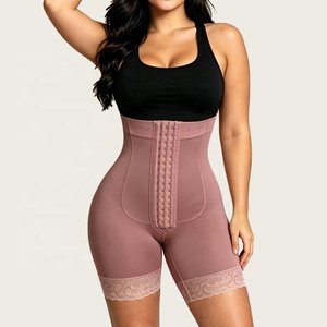 Shorty gainant sculptant intégral grande taille à maintien moyen, avec bretelles réglables, effet rehausseur <span class=keywords><strong>de</strong></span> fesses <span class=keywords><strong>et</strong></span> broderie - Product Image 3