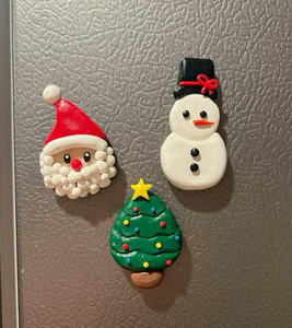 Imán de Resina para Refrigerador con Diseño Navideño de Dibujos Animados, Pintado a Mano, con Relieve, Colorido, para Tiendas de Regalos Navideños, Venta al Por Mayor, Pedidos Personalizados - Product Image 1