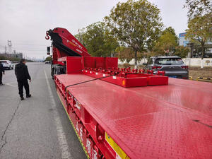 Camion <span class=keywords><strong>tracteur</strong></span> Shacman New M3000 6x4 <span class=keywords><strong>avec</strong></span> <span class=keywords><strong>grue</strong></span> à bras pliable robuste et semi-remorque à plateforme basse - Product Image 3