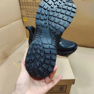 รองเท้าฟิตเนสผู้ชายแบบครอสเทรนนิ่ง พื้นรองเท้า EVA ส้นเตี้ย ระบายอากาศได้ดี ด้านบนเป็นผ้าตาข่าย หนาปานกลาง ดีไซน์หนังแบบต่อผ้า - Product Image 3