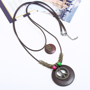 Artículos de <span class=keywords><strong>Venta</strong></span> caliente de moda de signo de la paz colgante multicapa de madera collar de madera para las mujeres - Product Image 3