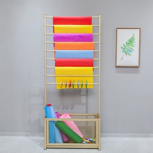 Einfaches mehrschichtiges Aufbewahrungsregal für Hosen Stoffmontage Satinband Satinboden Schal und Handtuchregal für den Blumenladen - Product Image 4