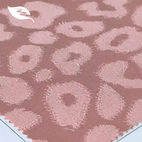 Tissu satiné jacquard imprimé léopard 110 GSM léger 155 cm de large motif animal ton sur ton pour doublure d'abaya, robe et caftan