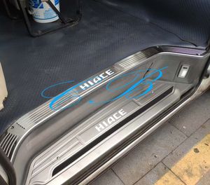 Hiace <span class=keywords><strong>Bus</strong></span> 2005-2018 Porte coulissante LED Plaque de seuil Porte centrale Bande de seuil en acier inoxydable Pédales LED avec logo Hiace - Product Image 6