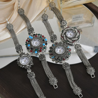 Nouvelle montre élégante rétro pour femme avec diamants colorés, ensemble complet, bracelet en acier non réglable, boîtier en alliage, style charmant